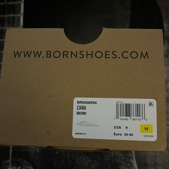 NWT Born Ciara Sandals - Picture 7 of 8
